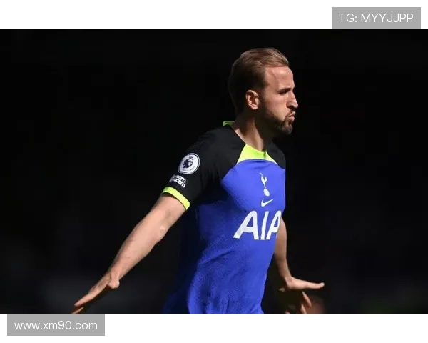 哈里·凯恩与莱万巅峰期对比：全能中锋与终结机器的核心差异